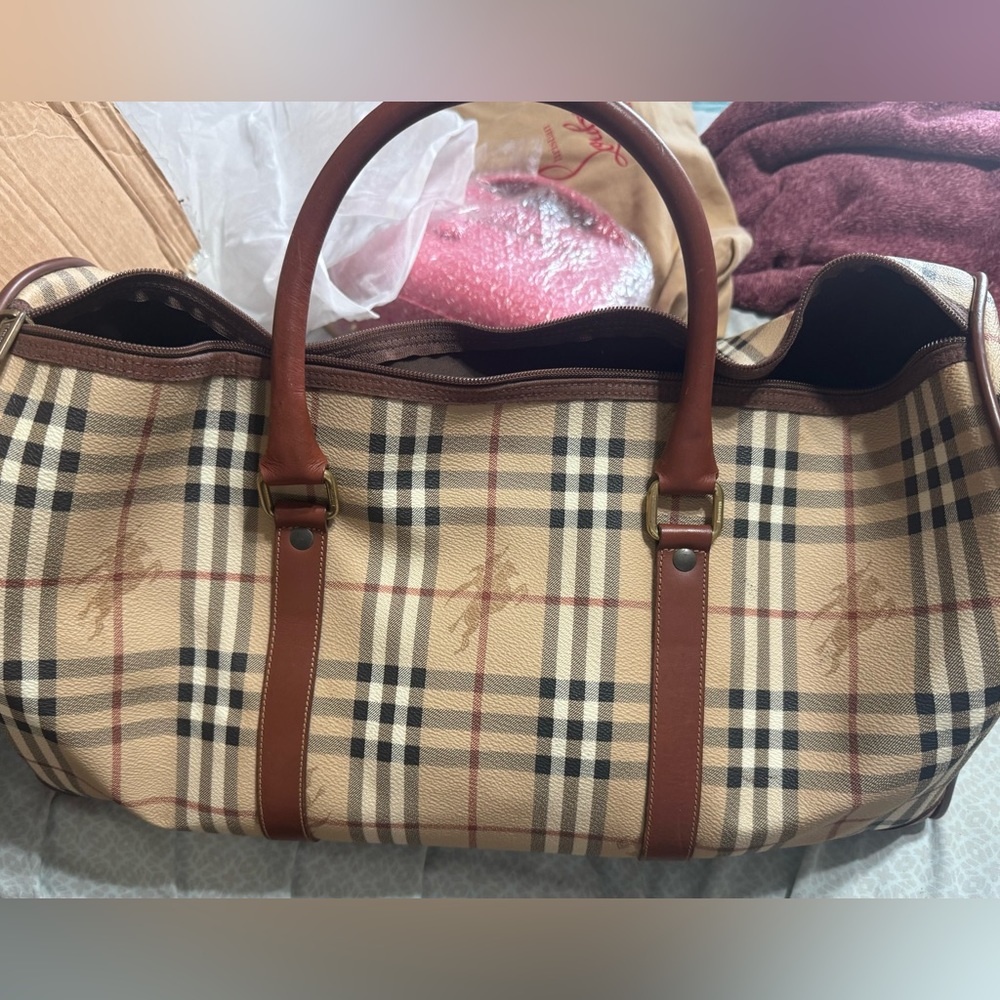Burberry luggage bag size 45 in very good condition. comes with strap.Minor used